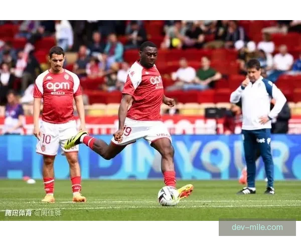 AC米兰经过长时间谈判成功以2000万欧元签下摩纳哥法国中场优素福福法纳